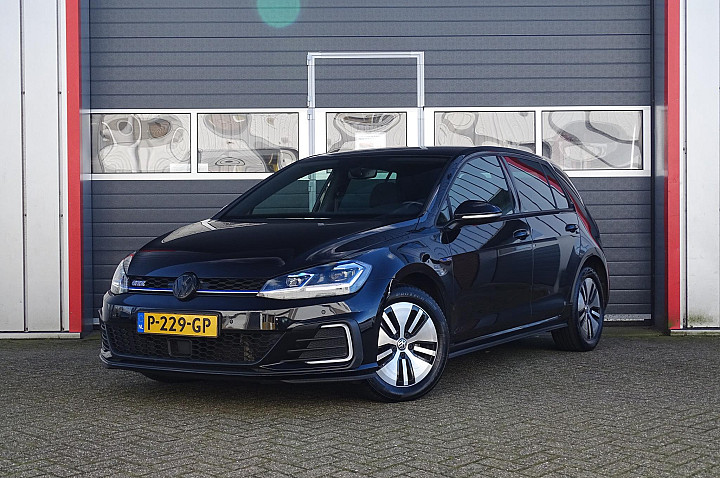 Volkswagen Golf 1.4 TSI PHEV GTE | Virtual Dash | Camera | Parkeer sensoren |