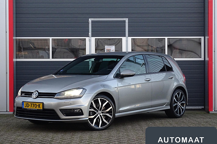 Volkswagen Golf 1.4 TSI Highline | R-Line | 19 Inch | Camera | Stoel Verwarming |